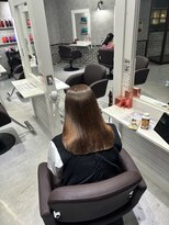 アチェロ(Acero.)&nbsp;UPTOGLOSSが灯す、透明艶ストレート