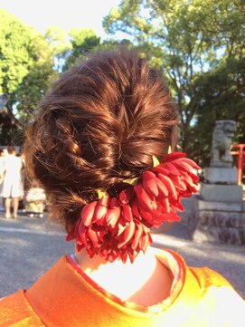 ベルーガ 結婚式などに♪編み込みヘアアレンジ