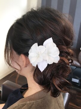 ヘアアンドメイク フルール(FleuR) ふんわりアップスタイル