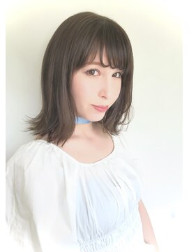 ラブクロムトーキョー オモテサンドウ(LOVECHROME OMOTESANDO) ななめ前髪の切りっぱなしAラインボブスタイル