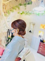 美容室 ティンカーベル キレイめシニヨンアップ