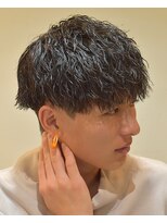 フリーク バーバーショップ 都島店(FREAK BARBER SHOP) 黒髪ツーブロックマッシュ縦落ちツイストスパイラルパーマ