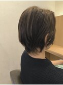 グレージュのショートスタイル