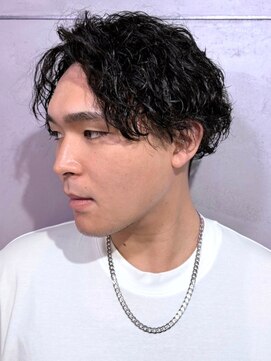 ディスイズバーバー(THIS IS BARBER) メンズパーマ センターパート ツイスパ ミディアム 黒髪【札幌】