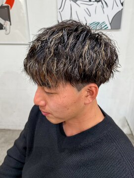 くるくるしないメンズ縦落ちハイライトパーマ!!