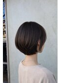 首元で差がつく、大人の丸みショートボブ