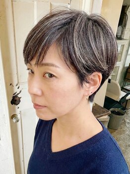 メンズサロン エノア 銀座店(ENORE)の写真/白髪ぼかしハイライトで伸びても気になりにくい、透明感と立体感のある上品な大人カラーへ