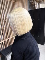 ジンカ(JINKA)&nbsp;ブロンドカラー×ぱっつんボブ