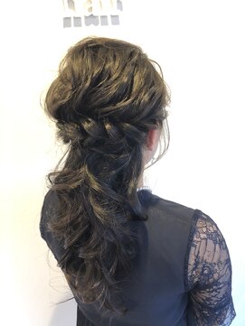 リュニック(l'unique) ゆるふわハーフアップ