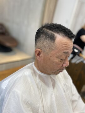 アンダーバーホワイトモデ 河内長野(_WHITE mode) ☆ フェードカット　サイドパート