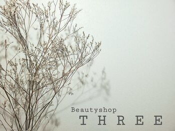 THREE【スリー】