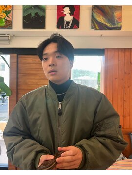 ツネ ヘアアンドヘッドスパ(TsuNE hair&head spa) 刈り上げセンターパート」