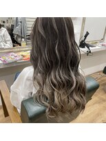アクルヘアーバイテソロ(AKUR hair by tesoro)&nbsp;バレイヤージュ×シルバーベージュ
