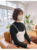 ボブ。ブラウンベージュ。
