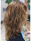 ロングレイヤーのナチュラルパーマスタイル