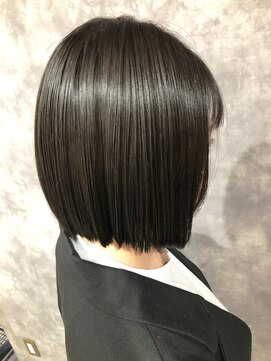 ランダ(LANDA.) 前下がりボブ×切りっぱなし