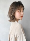アッシュベージュイヤリングカラー黒髪ミディアムイルミナカラー