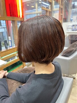 スタジオ アルファプラス 日暮里店(studio α+) ステップボーンカットカットボブショートハイライト白髪ぼかし