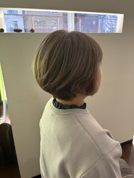 アドア(ADOR) ボリューム感のあるボブスタイル