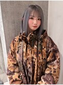 グレー