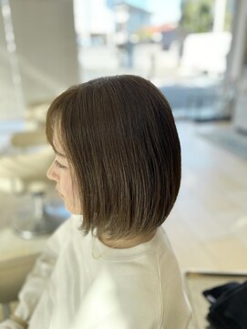 ミーティア バイ クアトロ(Meteor By QUATRO) オリーブカラー　ボブ