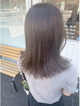 クオリア(Quaria) 透明感が可愛いグレージュカラー