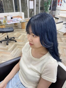 シェパパ サクレクール 中川店(chez papa) 透明感あるブルーカラー