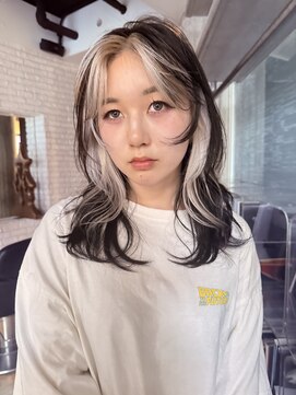 ダブ ダイカンヤマ(DaB DAIKANYAMA) ミディアムレイヤーカットインナーブリーチホワイトカラー