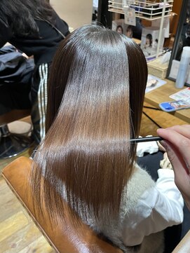 ケアストレート 縮毛矯正 2枚目ビフォー