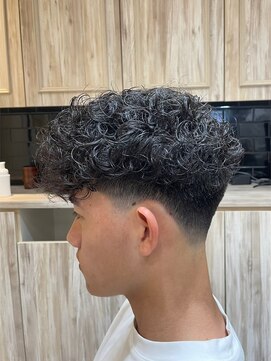 グルーマーズトウキョウ(GROOMER/S TOKYO) スペインカール×テーパーフェード