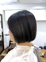 ヘアーサロン ラフリジー(Loufreasy)&nbsp;艶感ダークカラーのコンパクトボブ