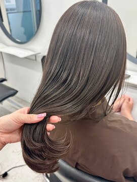 ヒビヲ(HIBIO) ダークアッシュグレージュイルミナカラーハイライト透けカラー