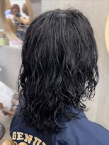 オルト(Altn) 大人の黒髪ミディアムロング波巻きパーマツイストスパイラルヘア