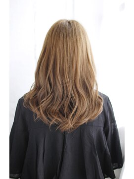 シュシュット(chouchoute) レイヤーカットウェットヘアデザインカラーオリーブベージュ/047