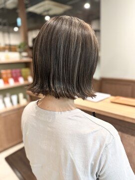 マーシュアトレ(marshu atre) ★ストンボブ×白髪ぼかしカラー★みのはた