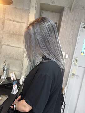 ラフィット 香椎(lafit) ブリーチ×ダブルカラー×髪質改善トリートメント×シルバー