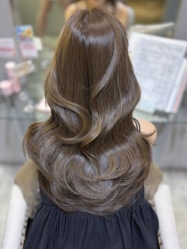 ラメール(MAISON LA MER) 【伊東愛理】透明感オリーブグレージュ× 韓国風レイヤー