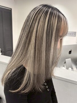 ルーブ トウキョウ(Loob. TOKYO) 池袋ブリーチハイトーンカラーブロンドデザインカラーシルバー