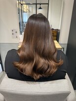 ルーシー(Lucy)&nbsp;まとまり重視の上品ロング/艶ブラウン