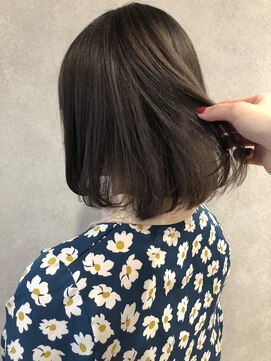 マーブルトウキョウネオリーブ(marbles tokyo neolive) マーブル東京neolive☆グレージュカラー☆切りっぱなしボブ