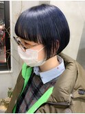 ワイドバング、刈り上げ女子、ネイビーカラー、スリークボブ