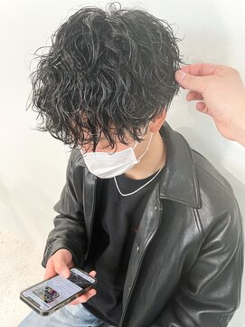 ヒビヲ(HIBIO) 前下がりマッシュ波巻きスパイラルパーマメンズツーブロック横浜