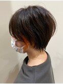 丸みショートのイヤリングカラー