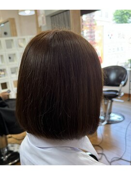 ワンポイント レガーレ(ONE POINT LEGARE) 切りぱっなしボブ