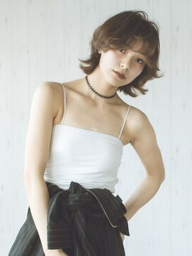 ラダ(Lada) ウルフボブ くびれボブ ニュアンスパーマ ベージュカラー