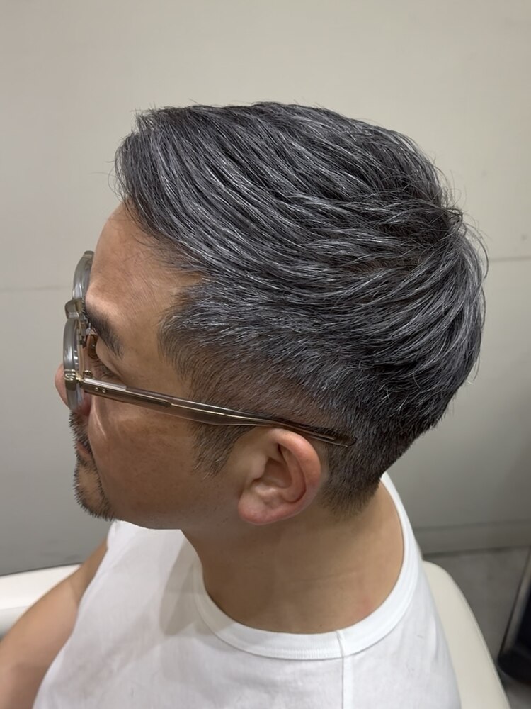 白髪を綺麗にぼかして生かすシルバーメッシュヘア！：L252664280 