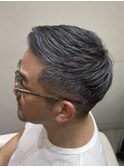 白髪を綺麗にぼかして生かすシルバーメッシュヘア！