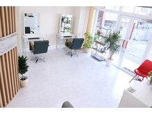 はじめての来店で緊張します。店内の雰囲気を教えてください。[沖縄市/うるま市/髪質改善]