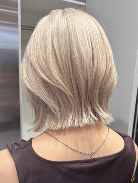 サンクマーケット 渋谷(cinq MARKET) 渋谷タッセルボブ切りっぱなしボブホワイトブロンドカラー金髪