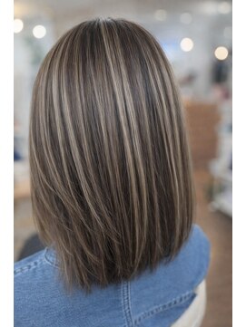 フルール(fleur) ナチュラルグレージュ×さりげないハイライト